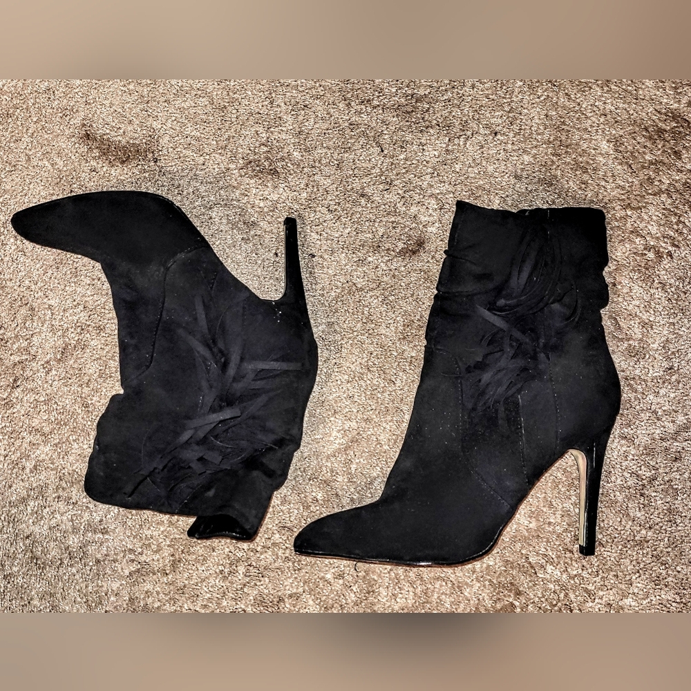 Ladies JustFab suede side tassels & zipper, black size 8.5